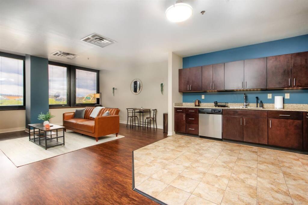 Sweeping Stadium Views Wonderfully Located 24-7 Parking Gym Lounge Pittsburgh Exterior photo